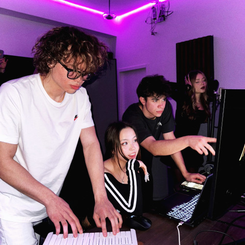 cover for track ВАЙБ of artist Антотка, Маша ОМГ, Ваня Кокато, Макареро